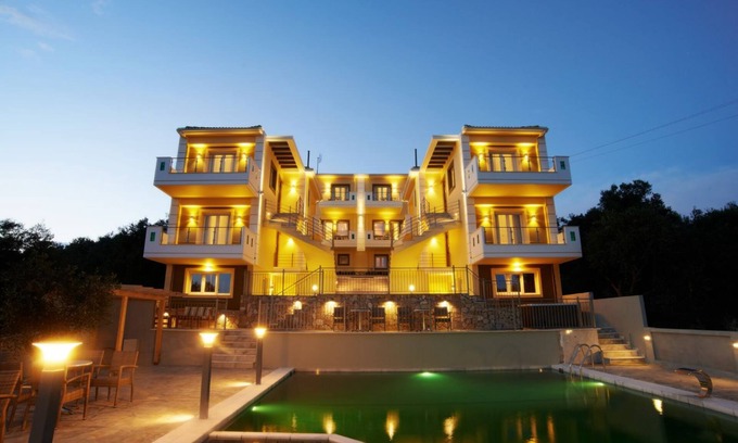 Zalongo Apartment | Orizontas Residences: Ocean View with Pool and Dining Options