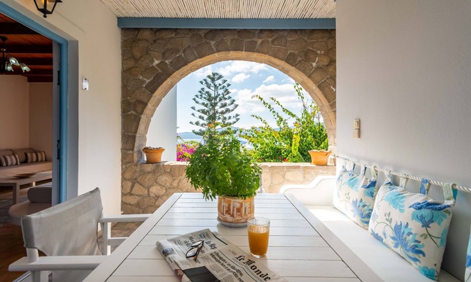 Adamas House | Top-Rated Orizontes Studios with Ocean View & Pool