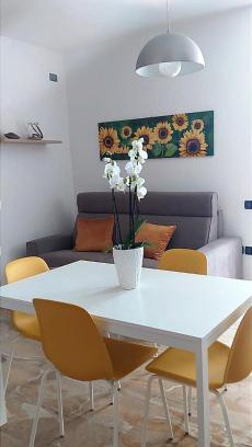 Punta Sabbioni Apartment | Orizzonte Marino - Giallo: Oceanfront Haven by the Lagoon