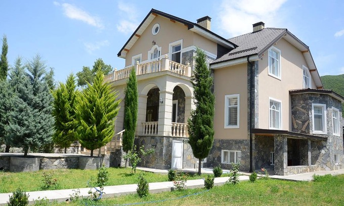 Sheki Villa | Top-Rated Orkhan Guest House: Pet-Friendly and Family-Ready