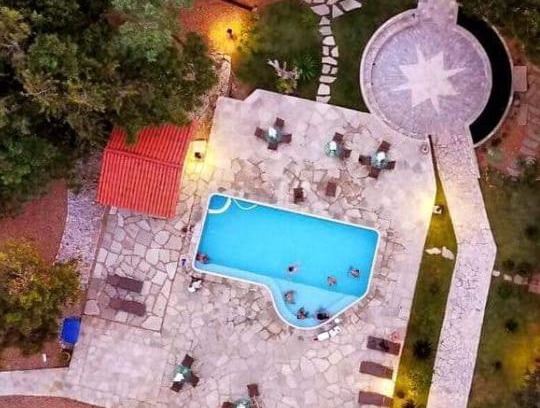 Pirenopolis Hotel | Discover Orla Morada do Sol: Pet-Friendly & Poolside Retreat