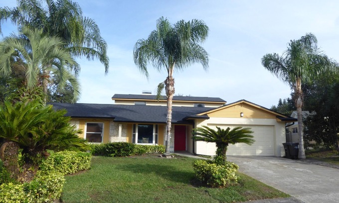 Altamonte Springs House | Family-Friendly 6BR Pool Home Near Disney & Universal