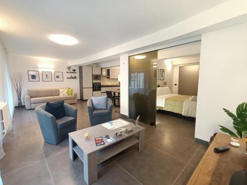 Borgo-Sanzio Apartment | Discover Orlando Catania Open Space: 4-Star Family Retreat