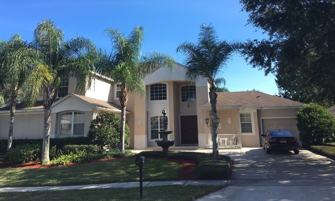 Apopka House | Orlando Centrally Located Luxury Home with Pool!