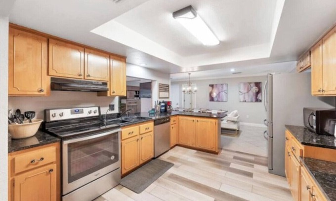 Orlando House | Pet-Friendly Orlando Lakehouse with Kitchen & Lake Views