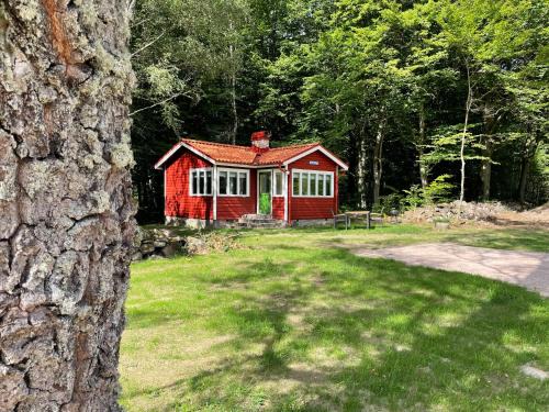Hoor House | Pet-Friendly Retreat at Ormanäs Stugby – Family Approved!