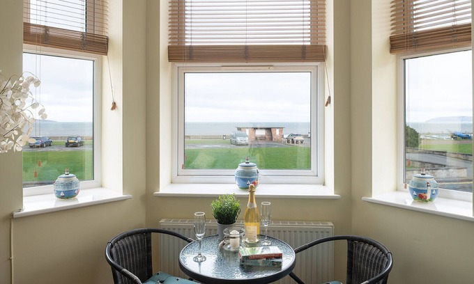 Llanfairfechan Cottage | Oceanfront Retreat at Orme View - Perfect for Families