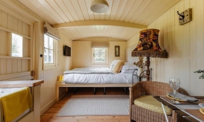 Great Yarmouth Ski Chalet | Discover Ormesby Manor: Family-Friendly Gamekeeper Hut