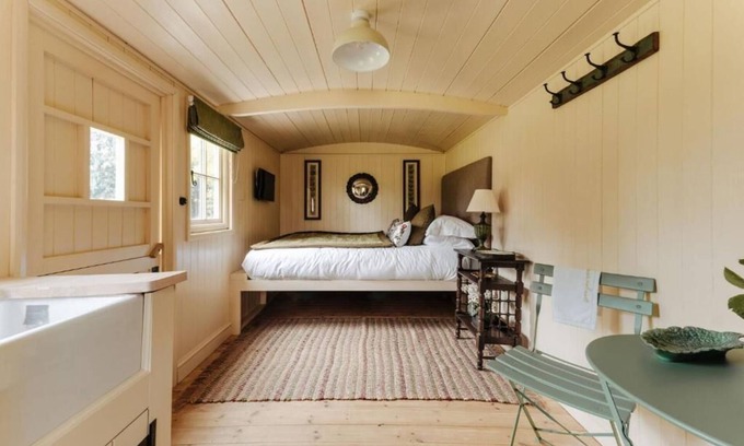 Great Yarmouth Ski Chalet | Explore Ormesby Manor - Unique Shepherd's Hut Experience