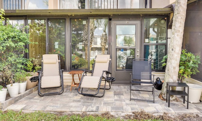Ormond Beach House | Relaxing Ormond Beach Condo with Private Pool & Ocean Views