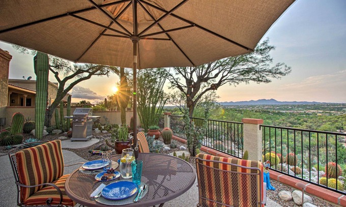 El Conquistador House | Oro Valley Getaway: Patio, BBQ & Spectacular Mountain Views