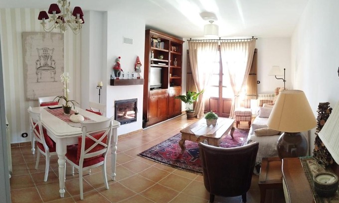 Badaguas Apartment | Oroel Beds & Dreams - Family-Friendly Retreat in Badaguás
