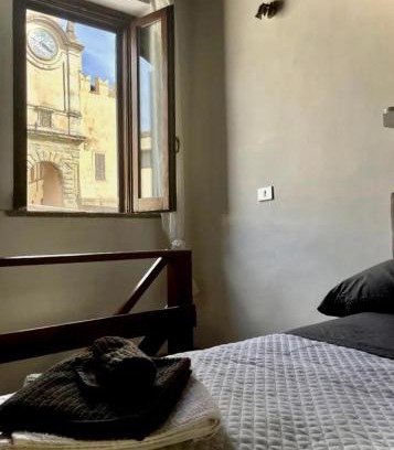 Capranica Apartment | Orologio House - house in the center