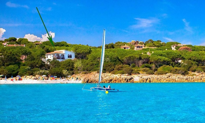 Sas Linnas Siccas Apartment | Discover Sas Linnas Siccas: Beachside Apartment with Garden