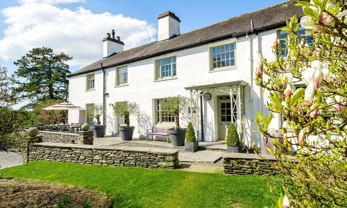 Windermere House | Majestic Orrest Head House: Pet-Friendly Near Windermere