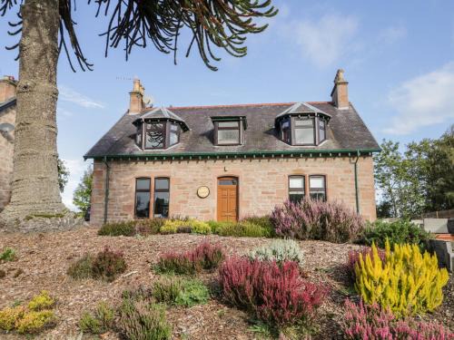 Marybank House | Experience Orrinside: 4-Star Pet and Child-Friendly Retreat