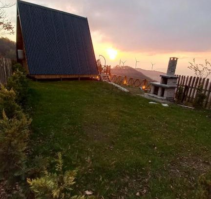 Geyve House | Pet-Friendly Ortaköy Bungalov Evleri with Hot Tub