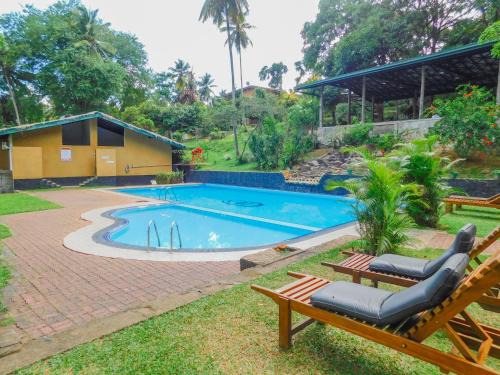 Digana House | Relaxing Oruthota Chalets with Pool and Spa Amenities