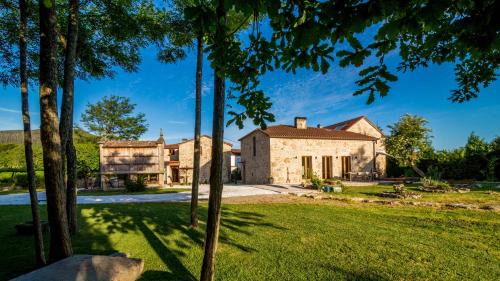 Padron House | Elevated Stay at Os Lambráns - Rated 9.5/10, Family Friendly