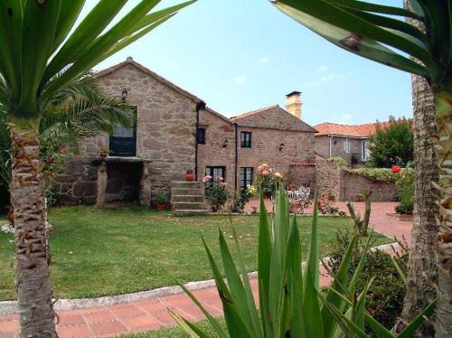 Catoira House | Os Migueliños: Guest Rated 9.8 with Oceanfront Amenities