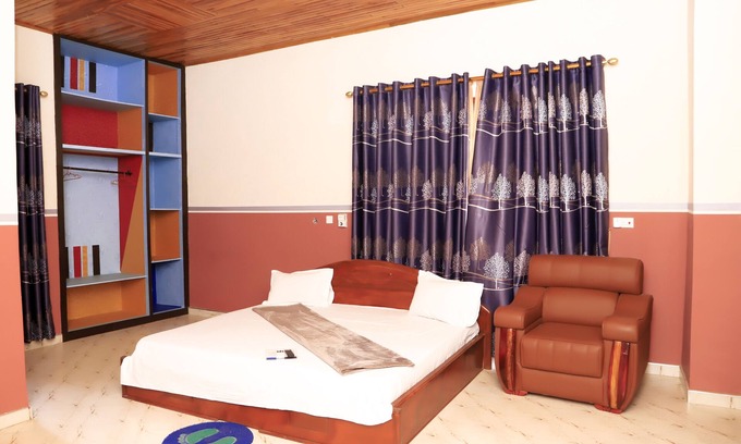 Kubease House | Budget-Friendly Osaah Bema Lodge with Breakfast & Accessibility