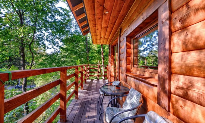 gmina Tyrawa Wołoska Ski Chalet | Pet-Friendly Osada Sroczy Jar with Oceanfront Spa Retreat