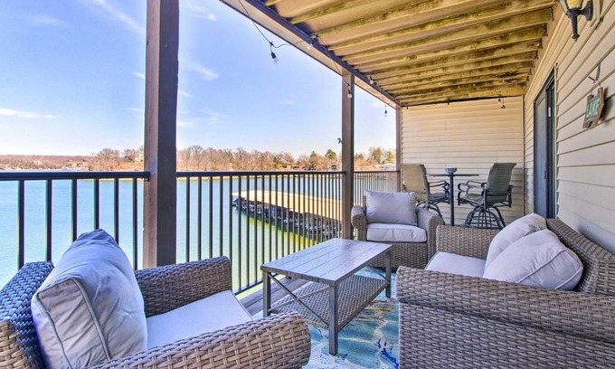 Osage Beach Apartment | Relax at Osage Beach Resort Condo with Pool Access