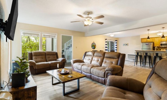 Osage Beach House | Osage Oasis: Guest Rated 10/10 with Pool & Pet-Friendly Atmosphere
