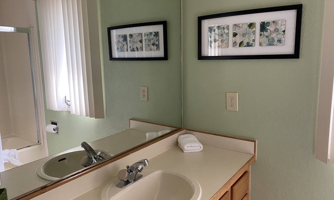 Lake Ozark Condo | Charming Lake View Retreat with Pool and Hot Tub Amenities