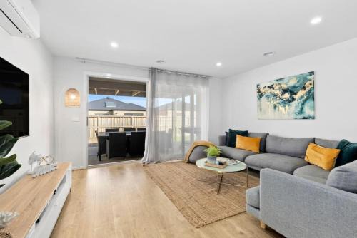 Armstrong Creek House | Relaxing OSCAR: A Family-Friendly Retreat with Netflix