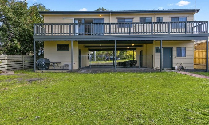 Inverloch House | Oscar's: Family-Friendly Retreat with 8.7/10 Guest Rating