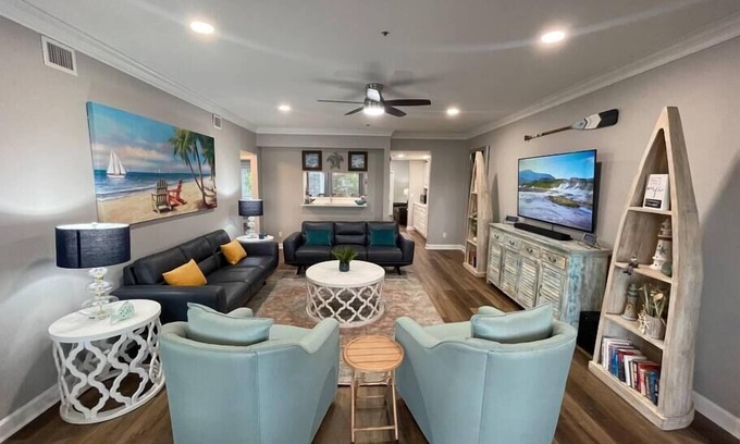 Stuart Apartment | Osceola’s Balcony #9: Guest Rated 10/10 with Breakfast & Kitchen