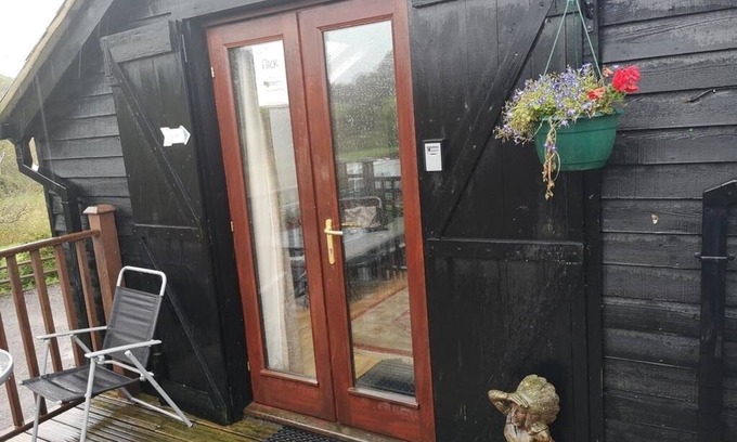 Sittingbourne Apartment | Osier Apartment - Ideal Retreat for Couples and Families