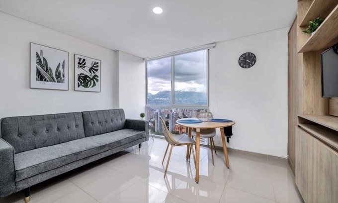 El Tesoro Apartment | City View Apartment on 24th Floor - Pet Friendly Oasis