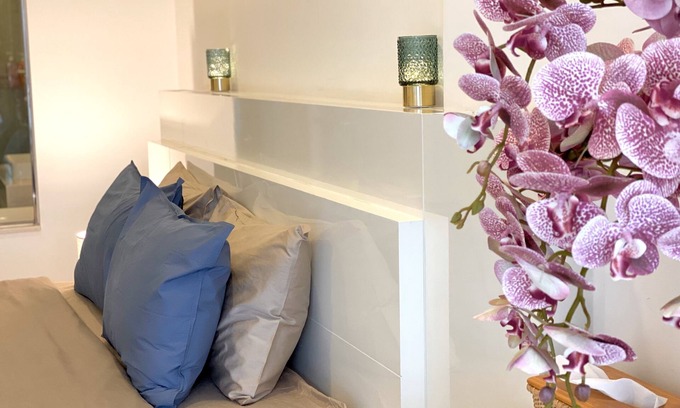 Chang Khlan Condo | Comfortable King Bed with Scenic Views @ Astra Hotel