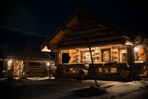 Utsjoki Ski Chalet | Osman Kelohovi: 4-Star Ocean View Retreat with Hot Tub