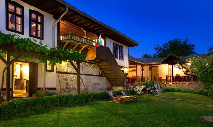 Osmar House | Osmarski Houses: Guest Rated 10/10 with Hot Tub & Kitchen