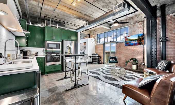 Brazos Condo | Ideal Oso Condo - Steps from the Silos with Spa Access