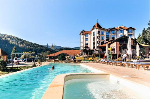 Lastivka Hotel | Osonnya Karpaty Resort: Spa Retreat with Ocean Views