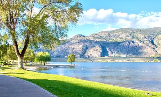 Okanagan-Similkameen Cabin | Osoyoos Beach Cabin | Perfectly Located