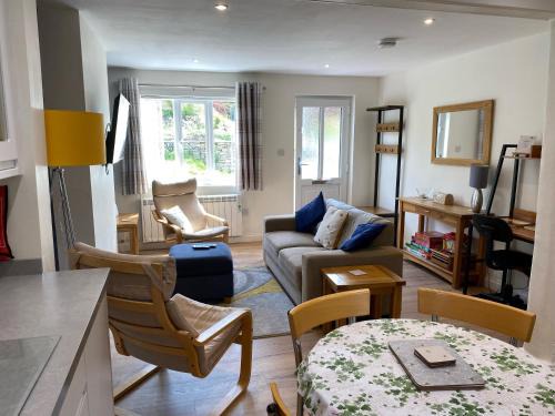 Manton House | Osprey Cottage in Manton: Pet & Child Friendly Retreat