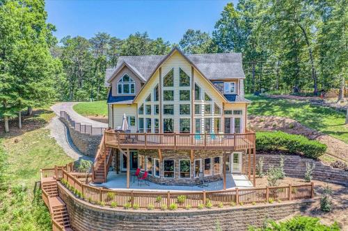 Moneta House | Osprey Cove: Family-Friendly Retreat Near Breathtaking Views