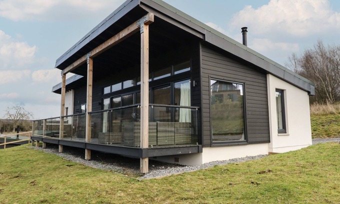 Aberfeldy Cottage | Family-Friendly Osprey View Lodge with Hot Tub in Aberfeldy