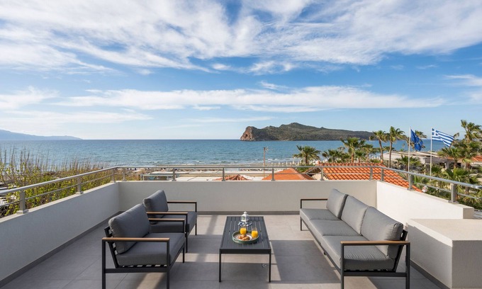 Agia Marina Hotel | Ostrakon Suites: Premier Ocean View with Pool & Spa Amenities