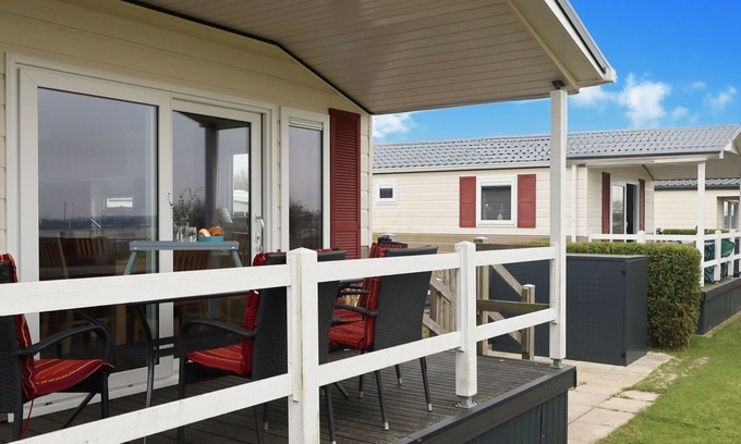 Gelting House | Unforgettable Ostseechalet Strandmuschel with Oceanfront Views