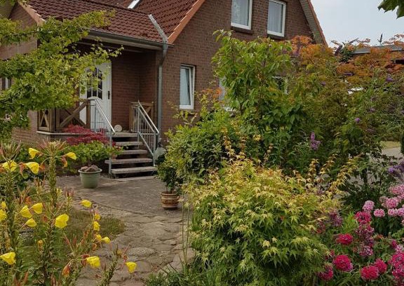 Gadebusch House | Coastal Retreat at Ostseenähe Homestay with Ocean Views