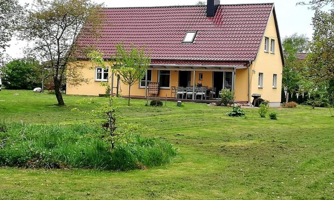 Jakobsdorf House | Relaxing Coastal Retreat: 3 Bedrooms & Nature Garden