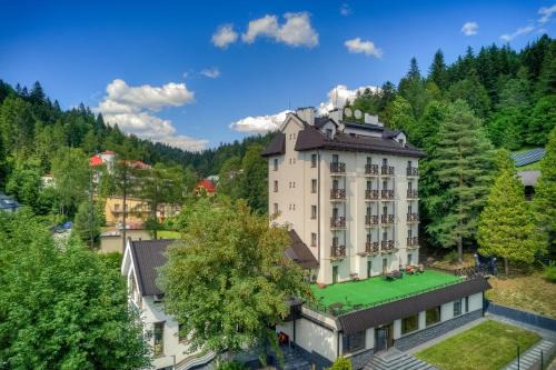 Krynica-Zdroj House | Relax at OSW Pan Tadeusz with Pool & Family-Friendly Fun