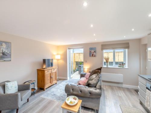 Cwm Frwd Oer House | Pet-Friendly Oswalds Rest with a Stellar 9.7/10 Rating