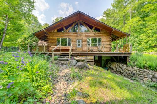 Oswegatchie House | Cozy Oswegatchie River Cabin with Kayaks & Fire Pit
